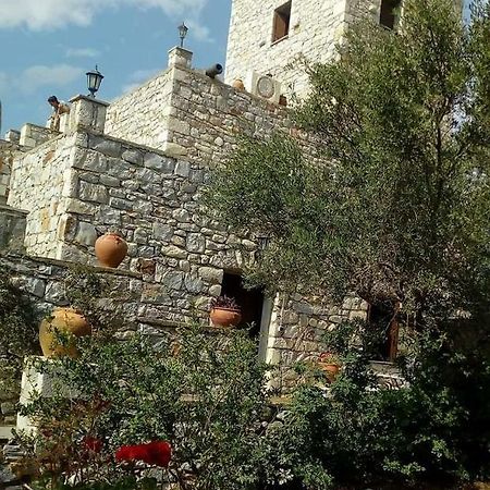 Апартаменты Charouda Stone Tower Pyrgos Dirou Экстерьер фото