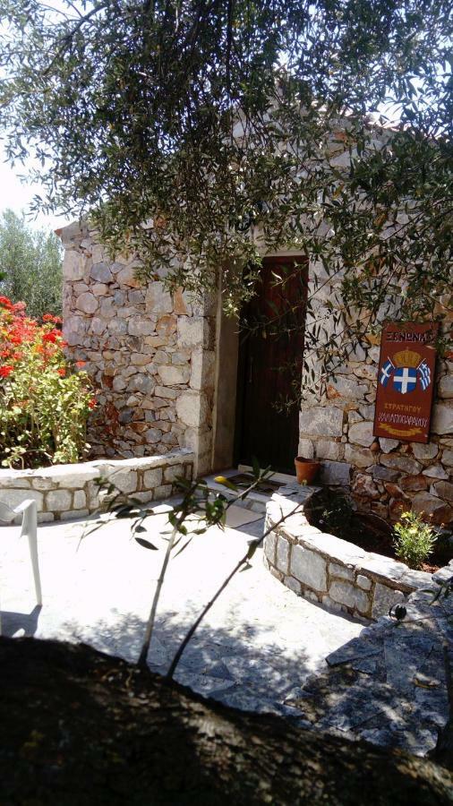 Апартаменты Charouda Stone Tower Pyrgos Dirou Экстерьер фото